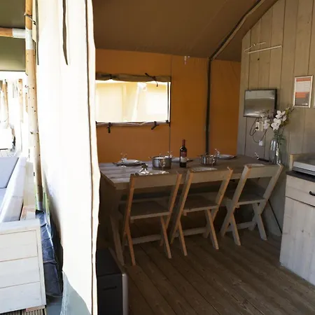 Glamping De Boshoek Aldeamento Turístico