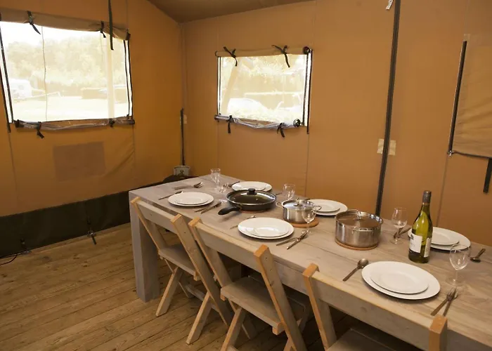 Glamping De Boshoek 假日公园 福尔特赫伊曾