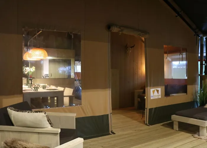 Glamping De Boshoek 假日公园 *